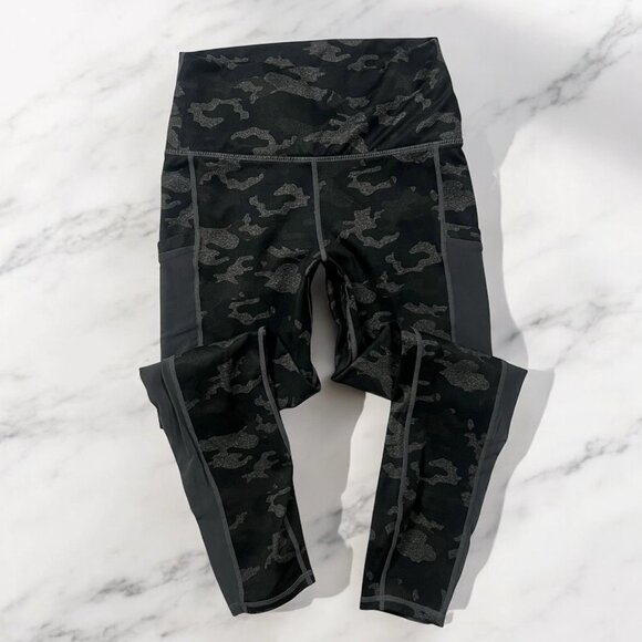 Fabletics Powerhold Capri Leggings Size XS Camo Mesh Panel Pocket High Waisted - Picture 3 of 10